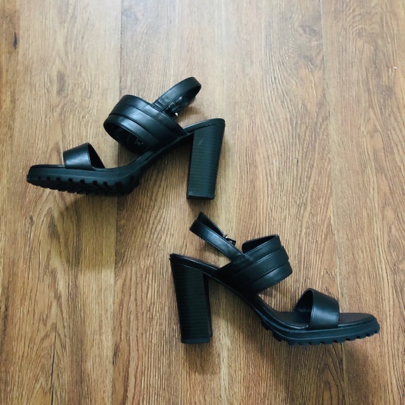 BONGO Chunky Block Heel Sandals - Picture 5 of 8